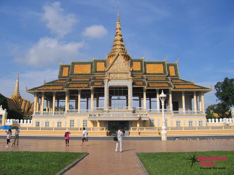 Phnom Penh naar Angkor Highlights