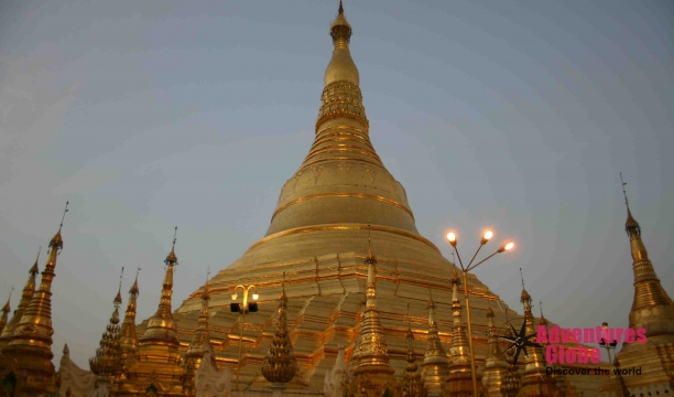 shwedagon Pagoda light